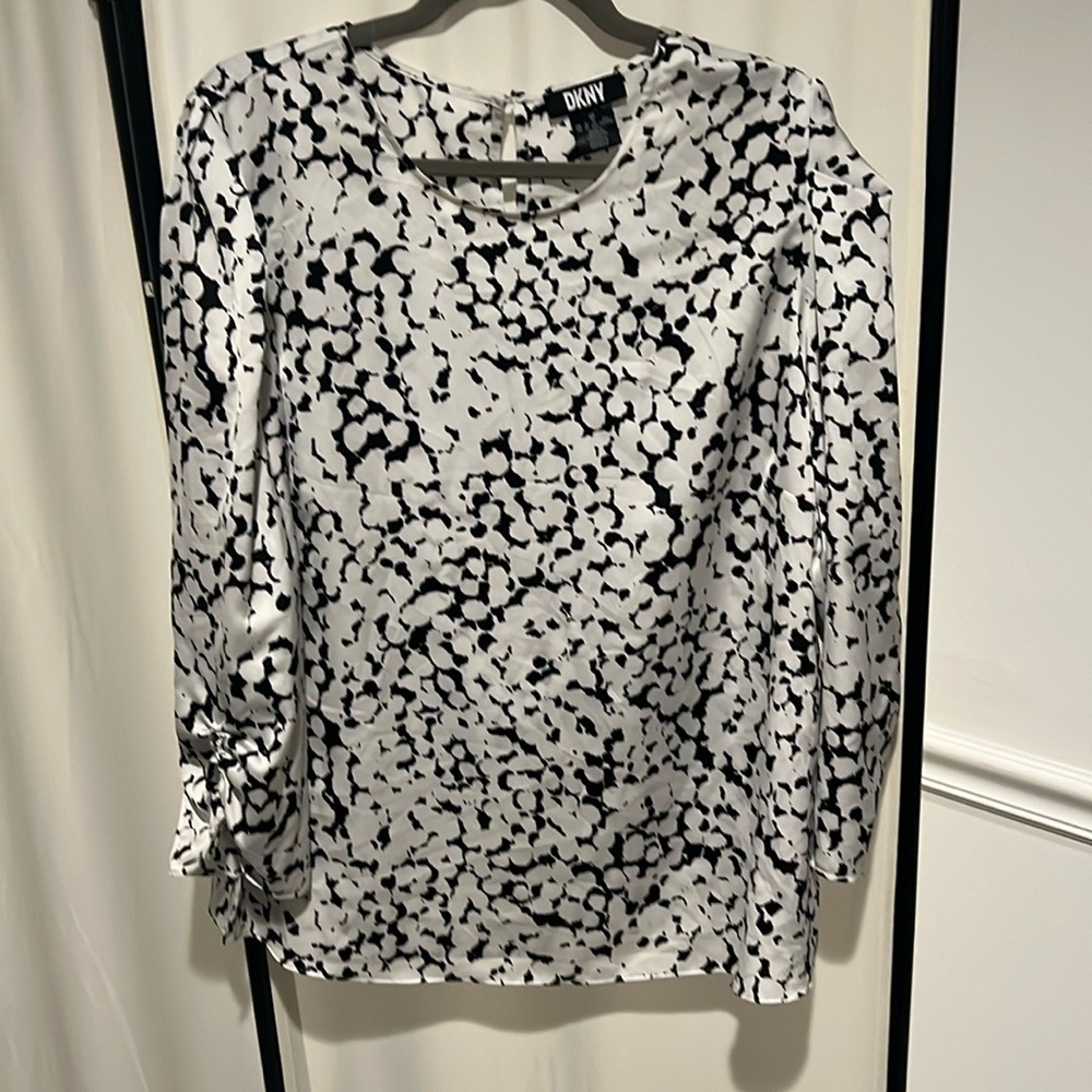 DKNY long sleeve IVK top